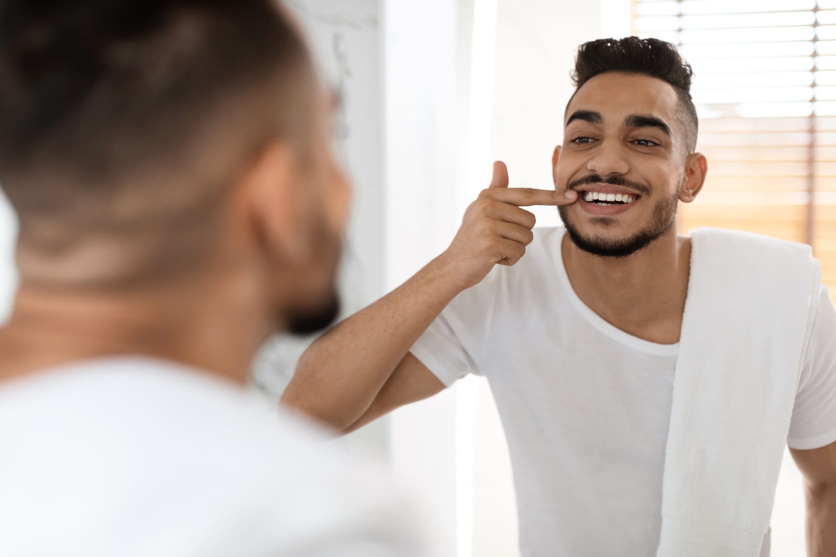 Karies Gigi Dewasa: Banyak Punca Yang Merosakkan Gigi 2 Dental health handsome arab man looking mirror his white teeth 1