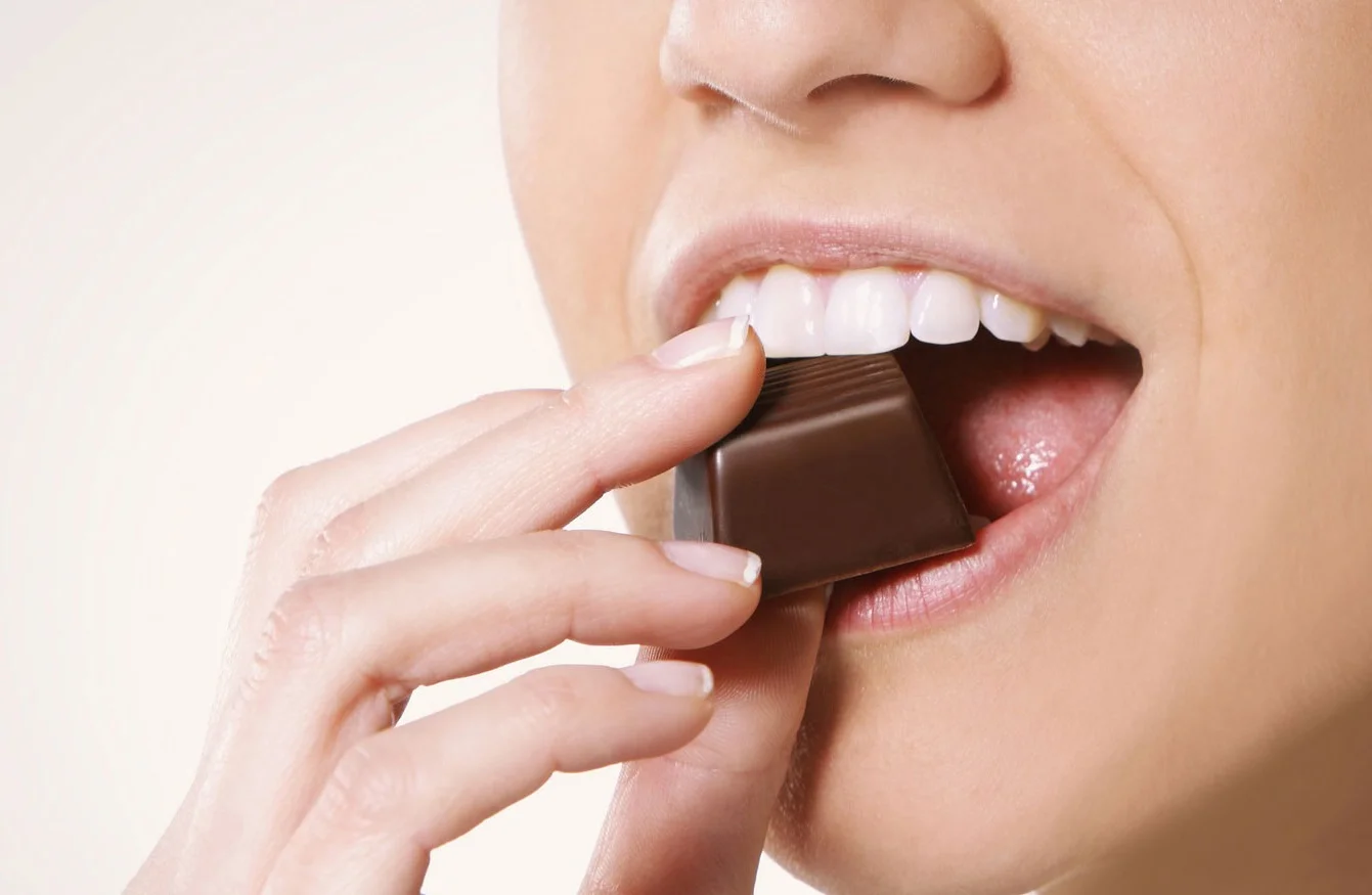 gigi rosak makan coklat